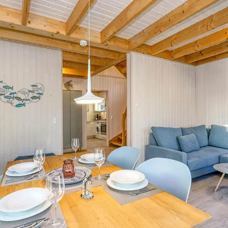 Stunning In Ostseeresort With Sauna Prázdninový dům